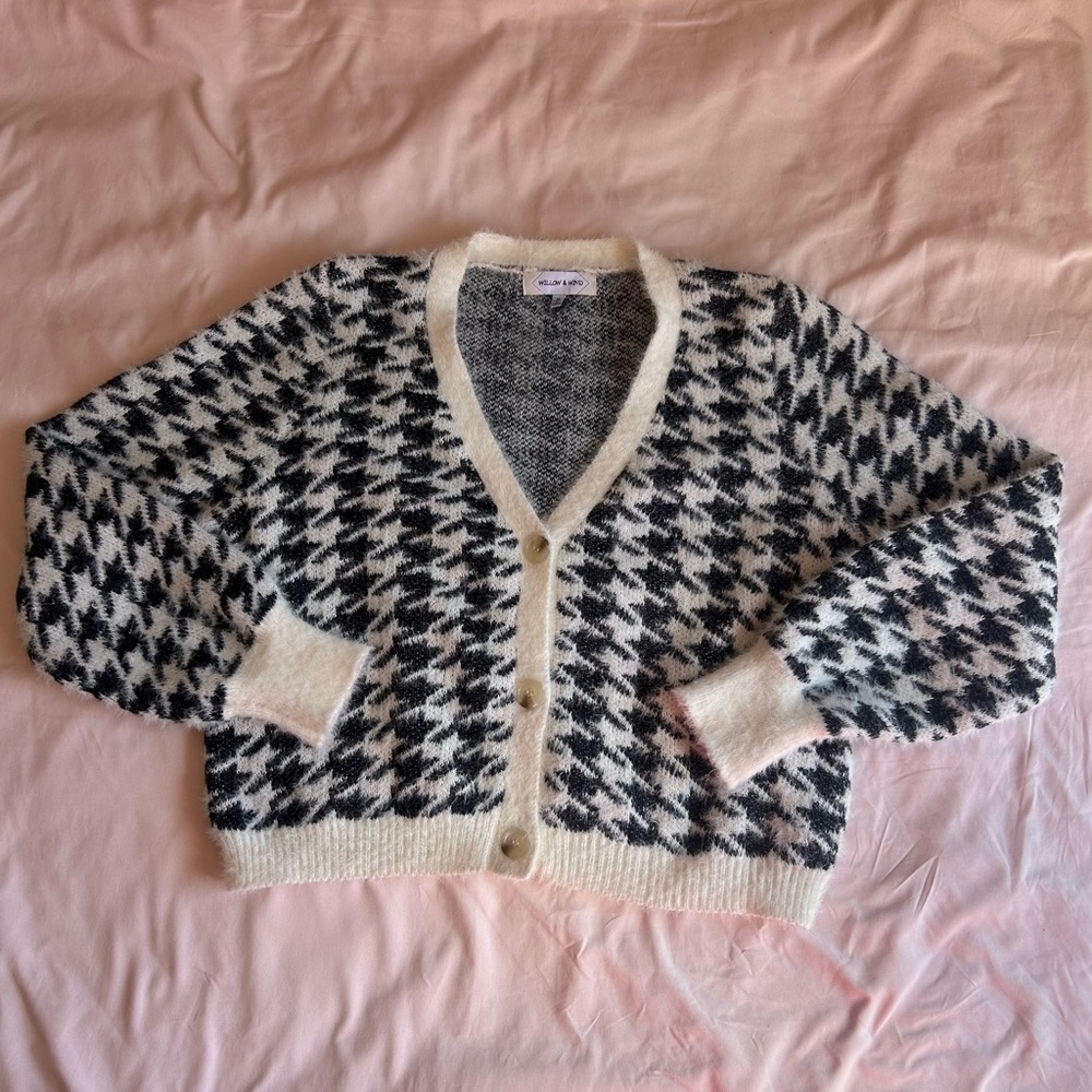 Cozy Houndstooth Cardigan Sweater - Cream and Black